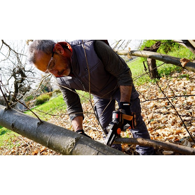 WORX NITRO Brushless One-Handed Chainsaw 3