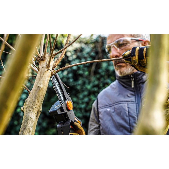 WORX NITRO Brushless One-Handed Chainsaw 4